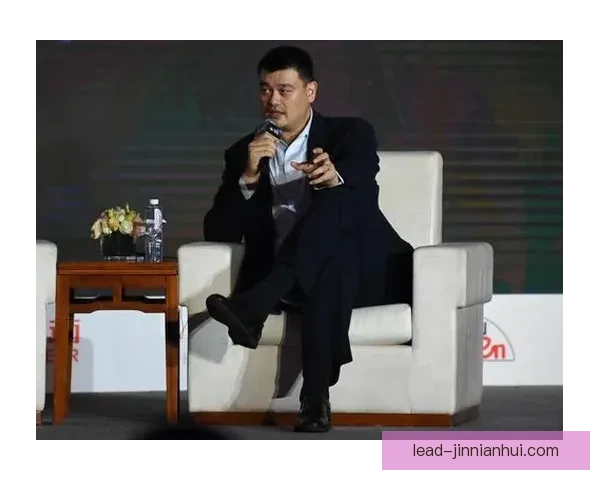 围绕布拉德福德俱乐部最新动态与赛季前景分析及管理层决策解读